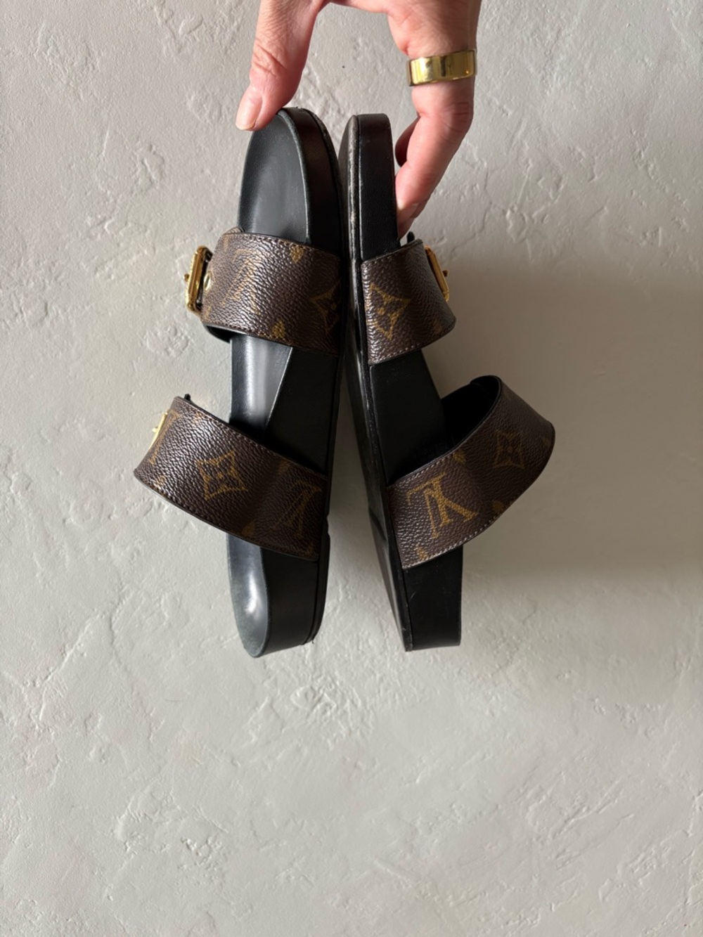 Authentic! Louis Vuitton Brown Monogram Bom Dia Leather Sandals - Picture 3 of 6